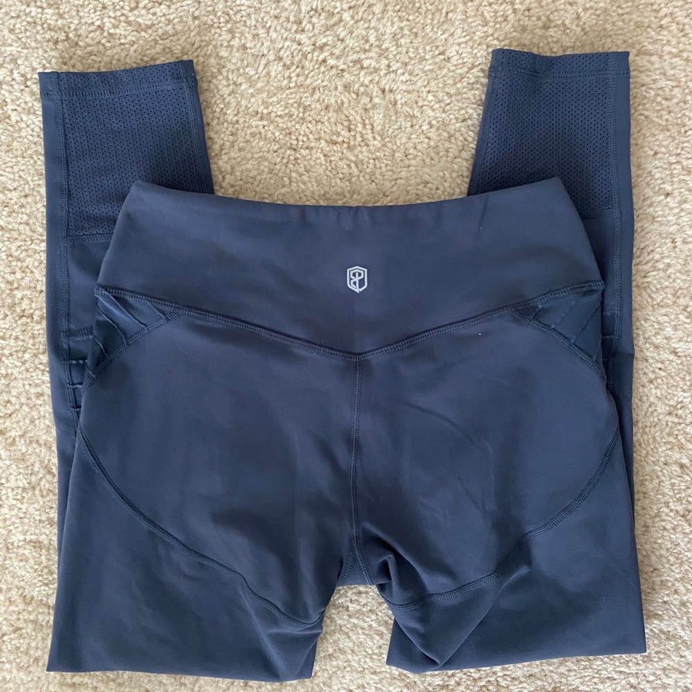 BRAND NEW Born primitive peak leggings